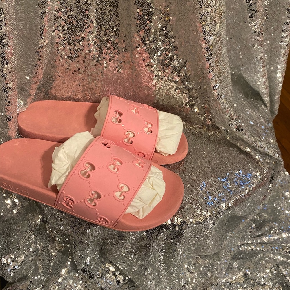 Authentic Gucci Women’s rubber GG slide sandal